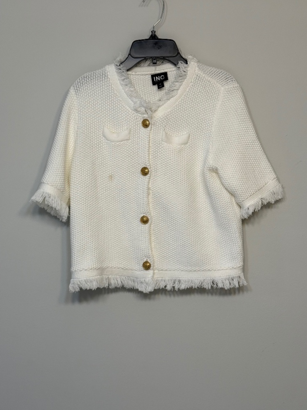 Short-sleeved white sweater with fringe